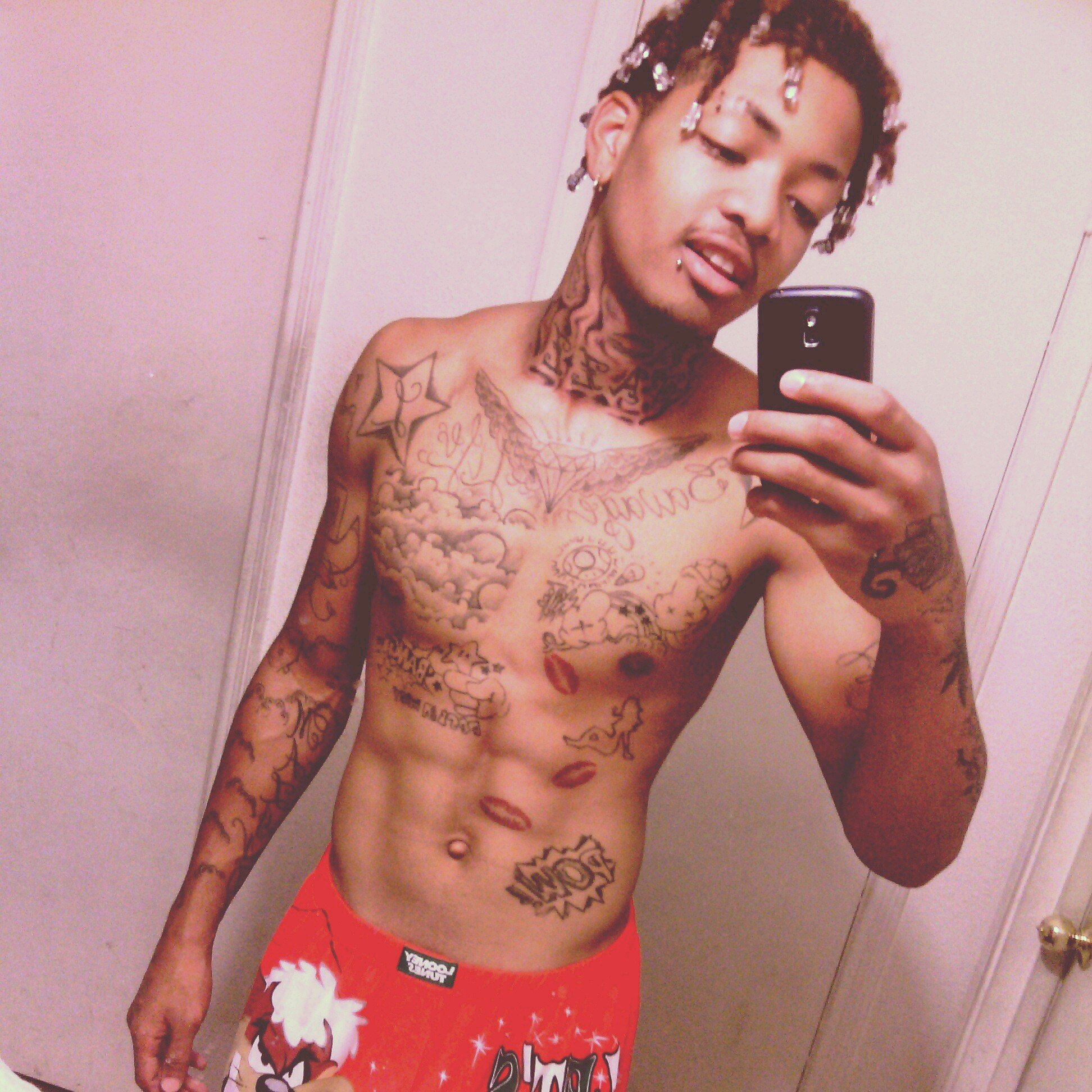 PrettyTazz's profile picture. One wish to me izz To KEEp My DAYS LonG CuZ GIrlzz tO MUCH OF ShoRt TiME...**BUt Follow My BoO Thang @diamondluxx_ ** -- .!!!!!!!!!.JUzz SMOKE..;}}}}}