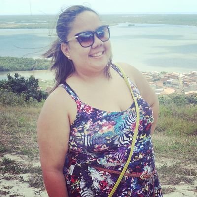 Aquariana|Romântica|Sonhadora|Designer de Interiores.Sempre sonhei com uma pessoa perfeita. Mas a vida me ensinou, que perfeitas, são aquelas que te completam.
