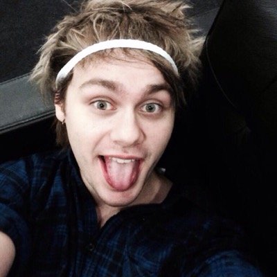hotel_5sos's profile picture. helping you meet 5sos!