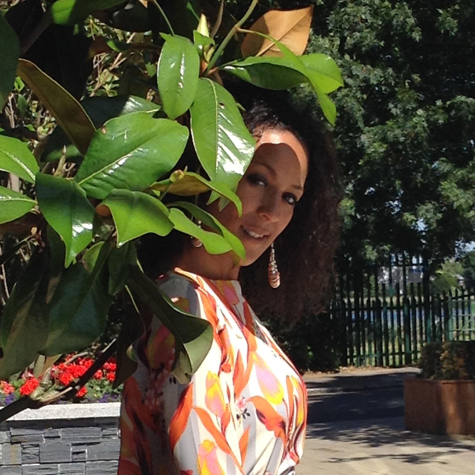 ZerenaUk's profile picture. Singer promoting Love & Unity