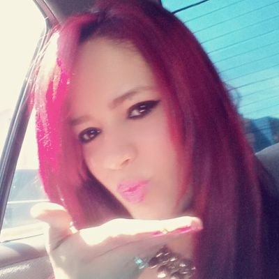 Simpatica, alegre, amable, un pokito orgullosa en buen sentido jjjj ^_~