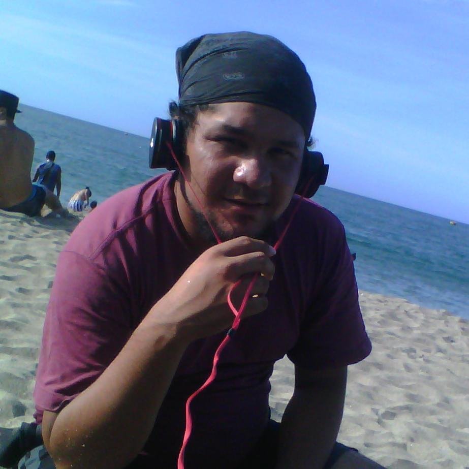 musico-camarografo-editor En ViveTV .. amante del reggae y el metal