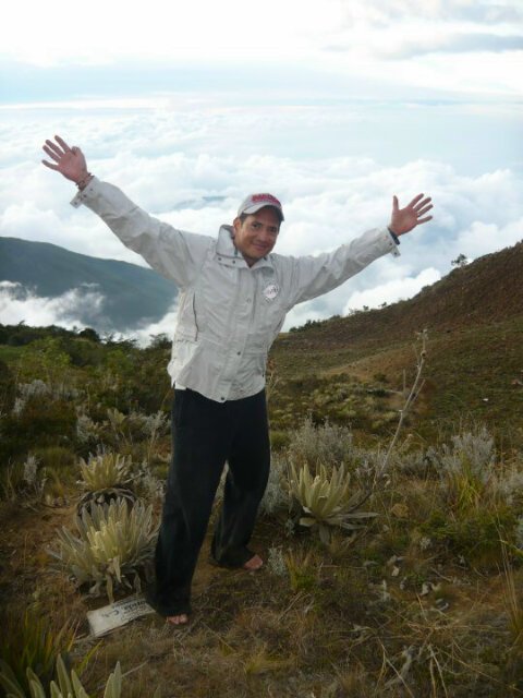 Católico Pintor Aficionado a la Fotografía Percusionista  Amante de la Naturaleza! Anclado  Humildad y Fe...