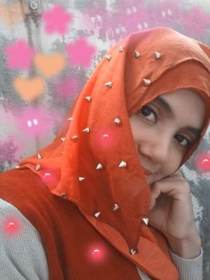 biasa saja
menyukai kesederhanaan
pemalu
mudah senyum :)