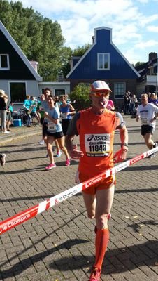 Vader/hardloper baan pr 5 km 16:12 10 km 33:31 weg 1/2 mar 1:11 uur mar 2:42