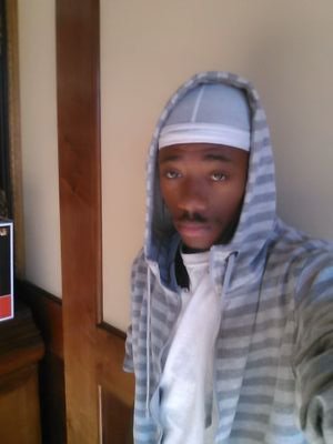 yo wat it do mane it tha that is gang member blood im 5'7 i rap i work getin money al day errday mane.