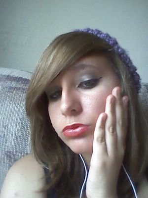 im jessica im 18 i live in california im a fan of sws,botdf,mcr, and bvb