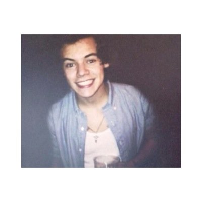 dreamerxstyles's profile picture. don't follow this account follow @larrysziall x