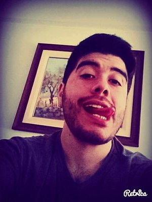 Riojano. Estudiante de Medicina. Fana de Boca Juniors (La mitad más uno) el mejor de todos sus amigos.