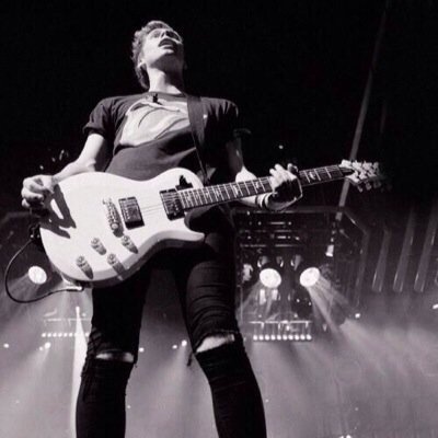 bioforluke's profile picture. RT THE TWEET BELOW AND FOLLOW @PLANETARLIAM FOR A DM TO LUKE HEMMINGS :-)