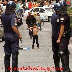 badai_kiki's profile picture. seperti mentari setiap pagi menyinari bumi; bulan menerawang malam; setia pada janji adalah kewajiban.