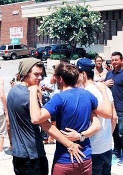 You know you are in love, when you look at each other like LouisAndHarry do. No follow back= unfollow