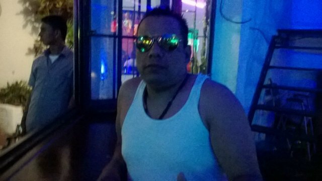 Soy un tipo serio, trabajador y centrado con ganas de una relación seria con una persona   organizada profesional  trabajadora seria nada de plumas