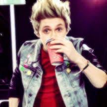 Free follow! Thanks to @heyitsAyah_ ♥•♥ She gave you this follow! :D So now follow her :) She's nice and do followback! ♚★♥