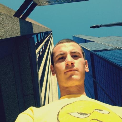 Frontend Developer @ UNE || CoFounder of Pixellat || Bachelor of Business Informatics