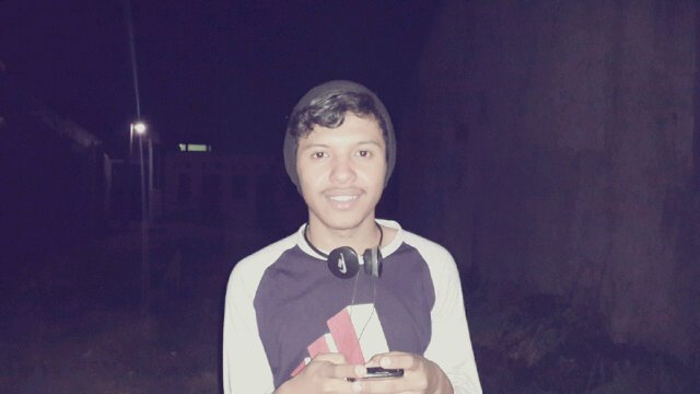 Jomblo itu ibaratkan emas semakin lama semakin mahal #kemal_falevi :E*beer*\m/