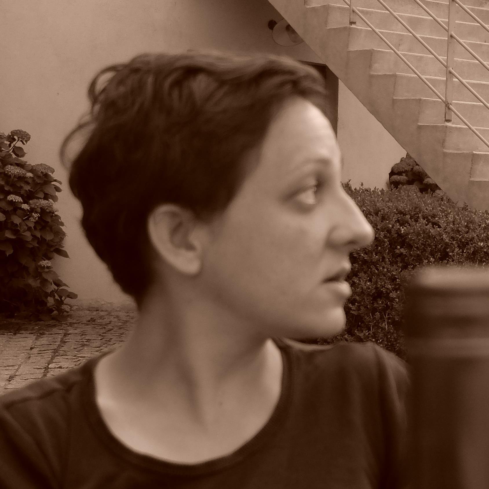 Etudiante en webmarketing et communication /  Passionnée par le Web, la photo... et les sciences de l'Education