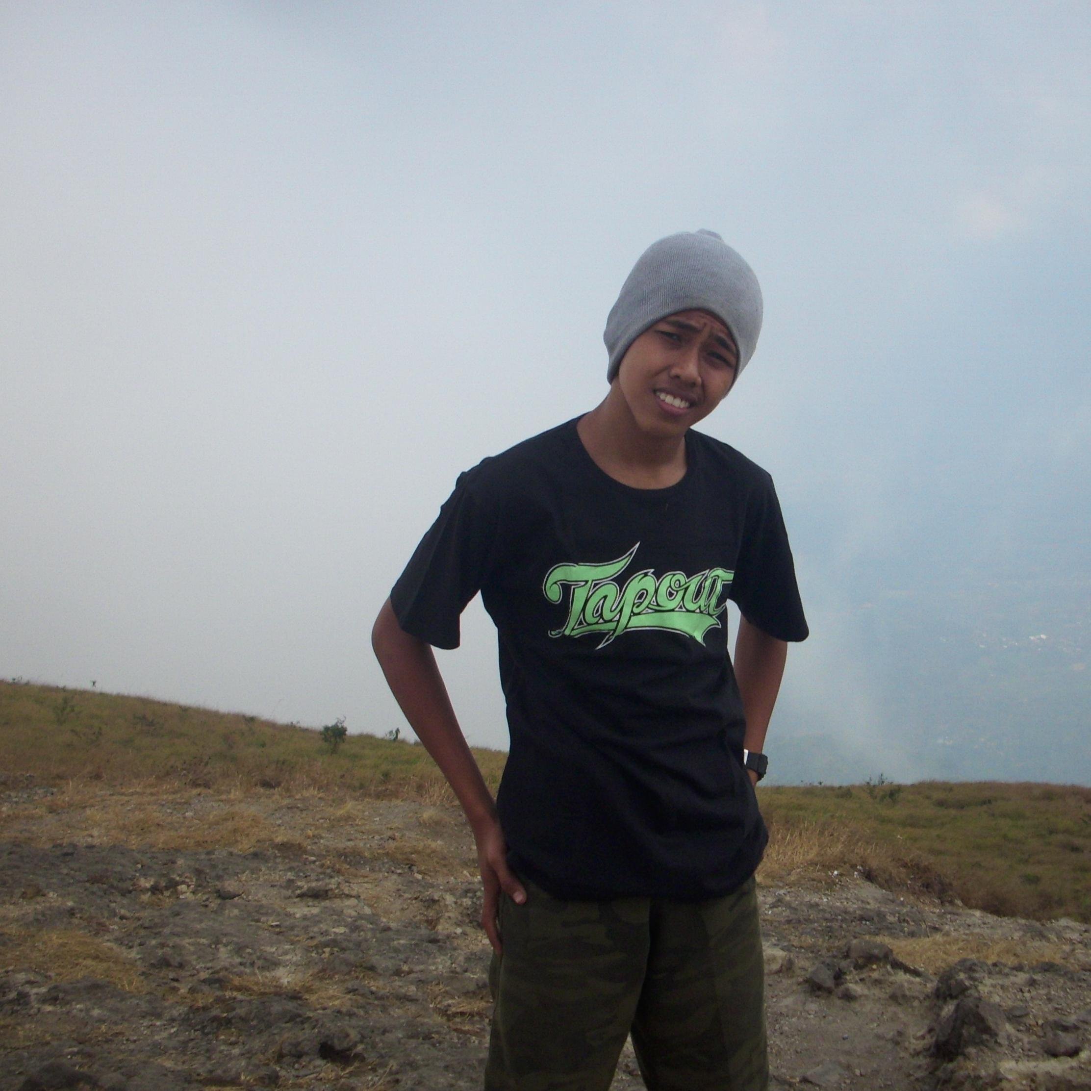 Adhitya_na's profile picture. Belajarlah mencintai alam agar tidak rusak. Selamatkan keindahan alam agar generasi penerus bangsa dapat melihat betapa indahnya alam INDONESIAKU.