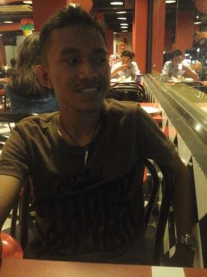FKM UHO angkatan 2011.Ketua DPM FKM UHO Periode 2014-2015.Kader  HmI.
