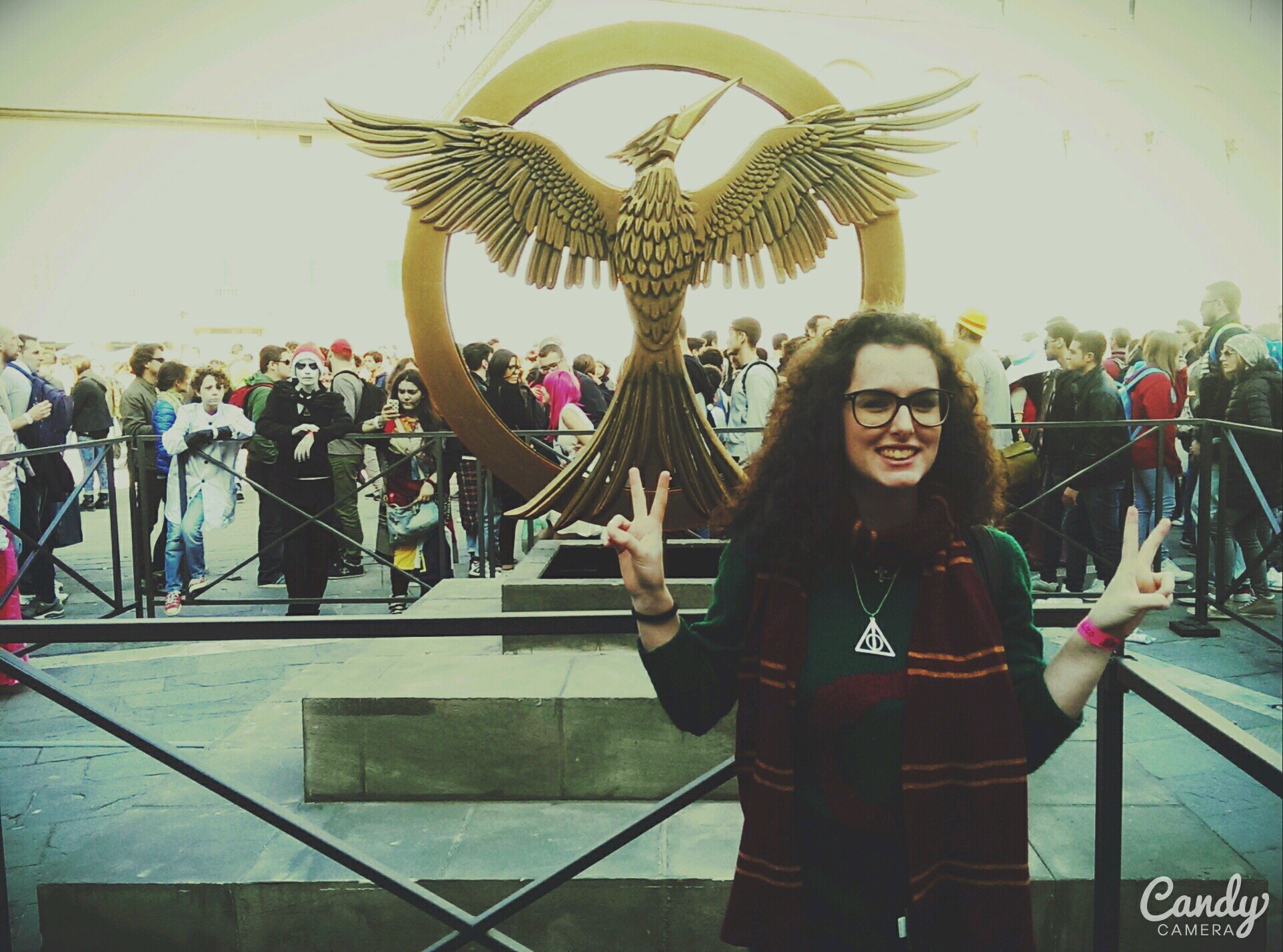 Claudia. 19. #Potterhead #Tribute #Divergent #TFIOS | Met Alfie on September 2014  | @Tyleroakley is my mentor ❤ |  I love #books.