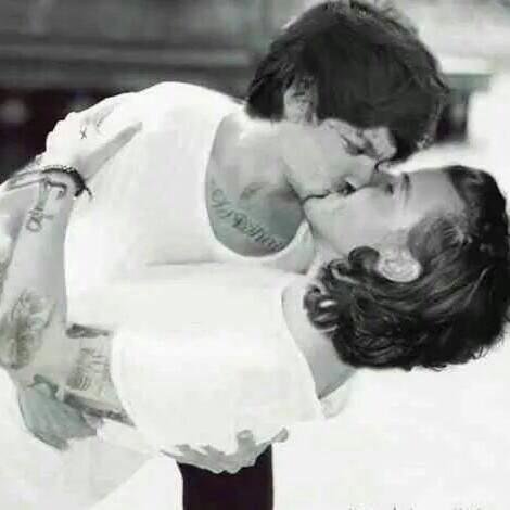❤️i am an oreo im so sorry harry.❤️ I'm so in love with you baby you are all mine only mine forever and ever you are my happiness @_wondcrwall_