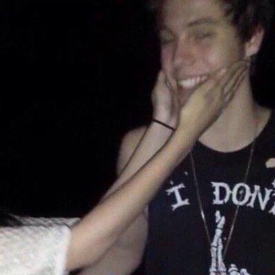 so i made a new acc but i'm not new to twitter/social media and it'd mean a lot if you followed me @afterglowlrh lets be friends yo