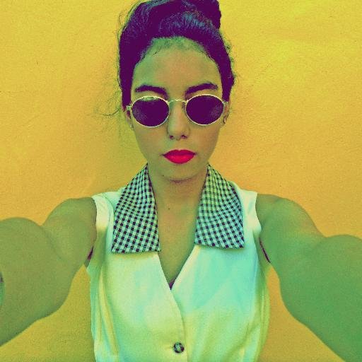Amante del roce de mi cabello en mi cintura.    Instagram: kareeengy