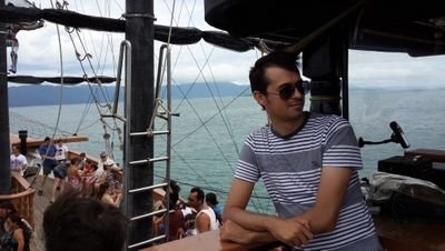 Licenciado en Adm. de Empresas, amante de la música y de Dios por sobre todas las cosas.