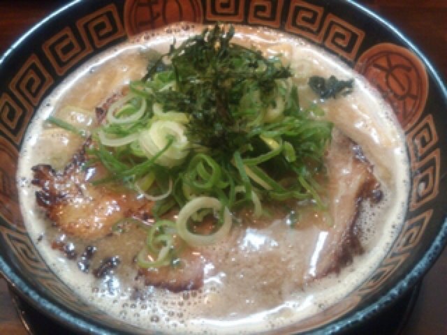 関大前通りにある拉麺屋です。 2025年4月で16年目をむかえました！ 自家製麺と魚介がきいた出汁をお楽しみください！ 【営業時間】月～金11:00〜18:00 土11:00〜15:00日曜11:00～14:00(休業の場合あり) 宅配注文フォーム↓ ※現在PayPalが使えないため銀行振り込みでのご注文となります