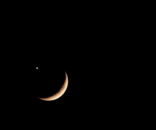 اسْتغفِرُ اللّہَ العَظيم الذِي لا إلَہ إلا هوْ الحَيُ القيَوم وأتوبُ إليہ