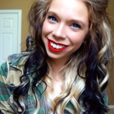 my name is hunter. i love Grav3yardgirl!