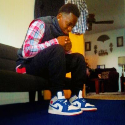 God gets me through anything i need to get through ...   but FOLLOW ME .. #ig  __spoblo