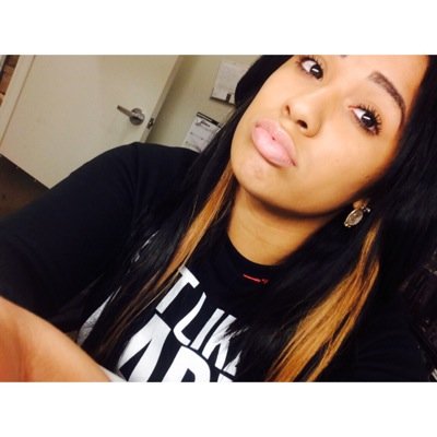 simply_sharonn's profile picture. 