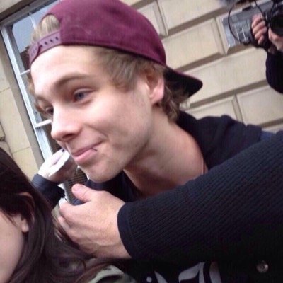 follow me pls ily @afterglowlrh