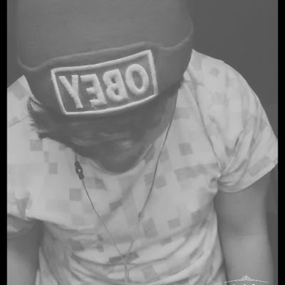 Hi I'm Hunter...Follow My Instagram Aye_ItsHunter and i Youtuber c: Hit That  Link✌