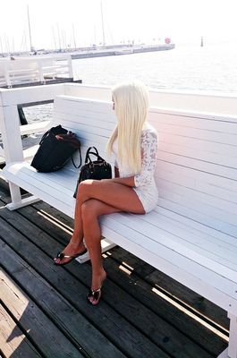 Blonde princess. Glitter, pink, lipgloss, $,  & fast cars. Sarcastic+Sweet+Blunt. ★kisses xo