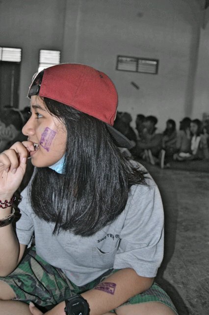 Follow twitter yang @refiana_eva , twitter ini rewel.