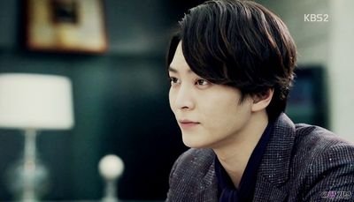 Maestro_UJin's profile picture. 한음음악원 RS 오케스트라 지휘자 차유진.          그만 떨어져, 이 바보들아!!!