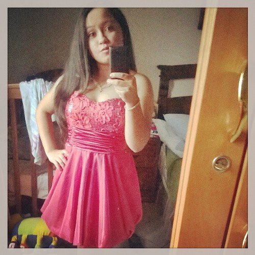 Hello.. ♡   Me gusta el volley ❤ y soy algo argel ✌ .  
Facebook: Vivi penayo. Instagram: Penayoviviana_99 ~