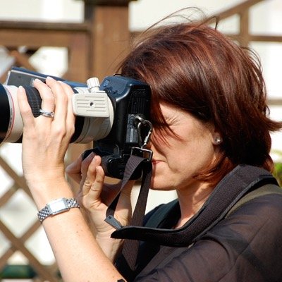 Freelance portrait photographer who puts you at ease and gives you the results you want, quickly. Likes cycling but in the sunshine.