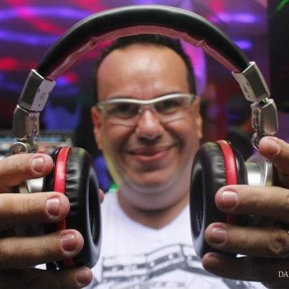 Com 20 anos de experiência em Festas e Eventos. Dispomos de toda estrutura de Som, Vídeo e Luz.
Zap (82) 99123-2019.