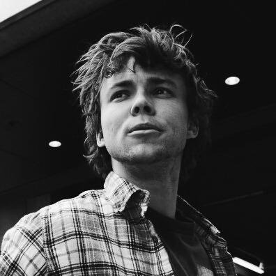 IF YOU LOVE @5SOS GO FOLLOW @fivesos_report