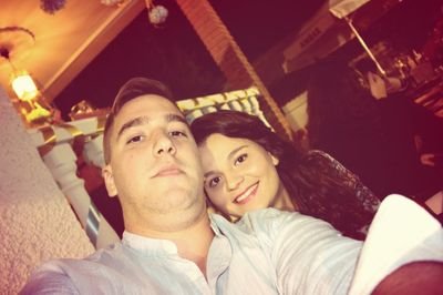 Sincera,divertida, enamorada de la vida y cada uno de sus momentos, estudiante de Derecho de la UV, feliz por tenerle a mi lado