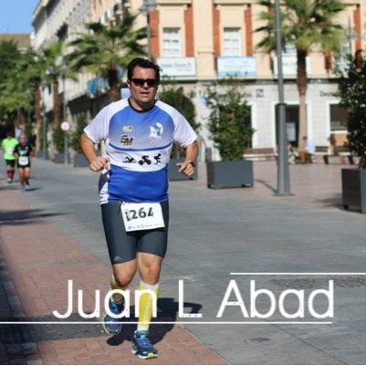 Papá y triatleta,una de mis pasiones la fotografía,sueño con hacer un ironman y la maratón de New York. Tienes la obligación de ser feliz!!