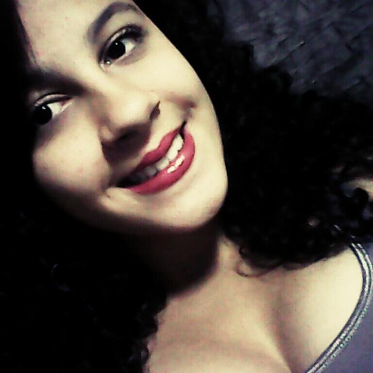 morenaessencial's profile picture. Calma como uma bomba