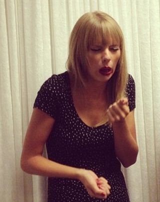 Yes I'm a dude , yes I love Taylor Swift DEAL WITH IT