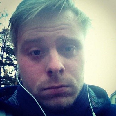 Jonathanknappe's profile picture. Snäll och konstig. Älskar: film, serier, sporta, fota, fantisera, skriva, ketchup och 80-talet. Snapchat: chandlermurielb