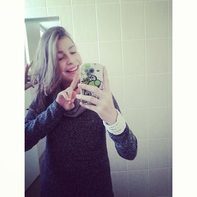 Love my followers. For followers do retweet. I am really funny person in the twiter ..I am in 18 make a blogs but my favorite bloger is Zoee ❤