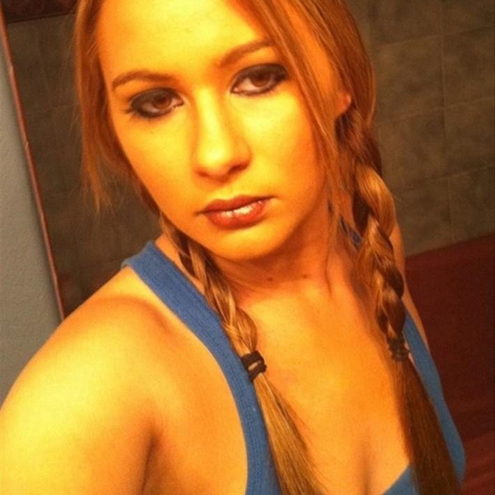 Ich bin lebensfroh, aber leider immer noch solo! Wer flirten will kann mich auf http://t.co/Wre52dLmol  anstupsen! Mein Name ist da Serenna