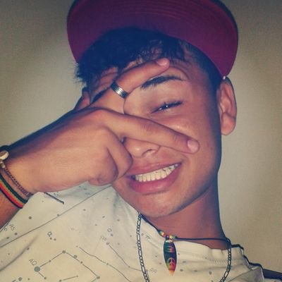 com positividade e fé eu sigo sonhando atrás do meu sonho